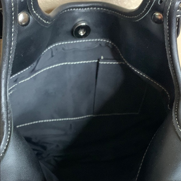 Elegant Black Leather Shoulder Bag EUC - Picture 3 of 6